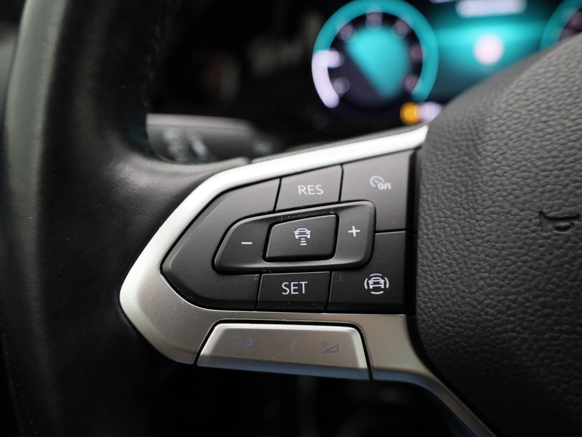 Volkswagen-Golf-image-19