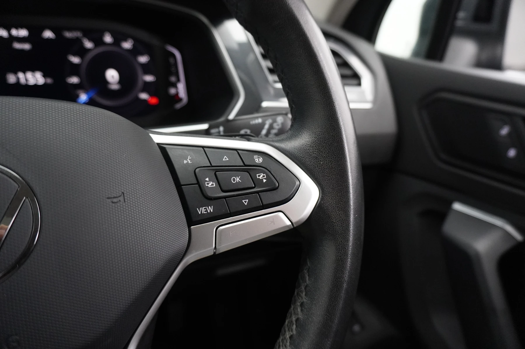 Volkswagen-Tiguan-image-26