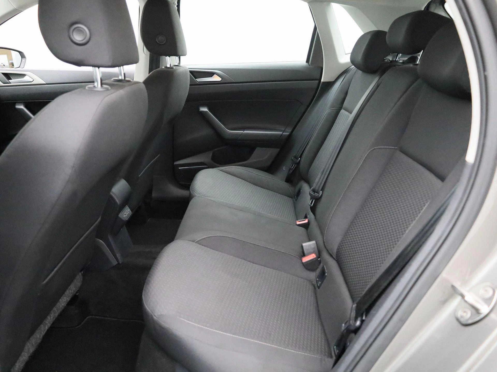 Volkswagen-Polo-image-11