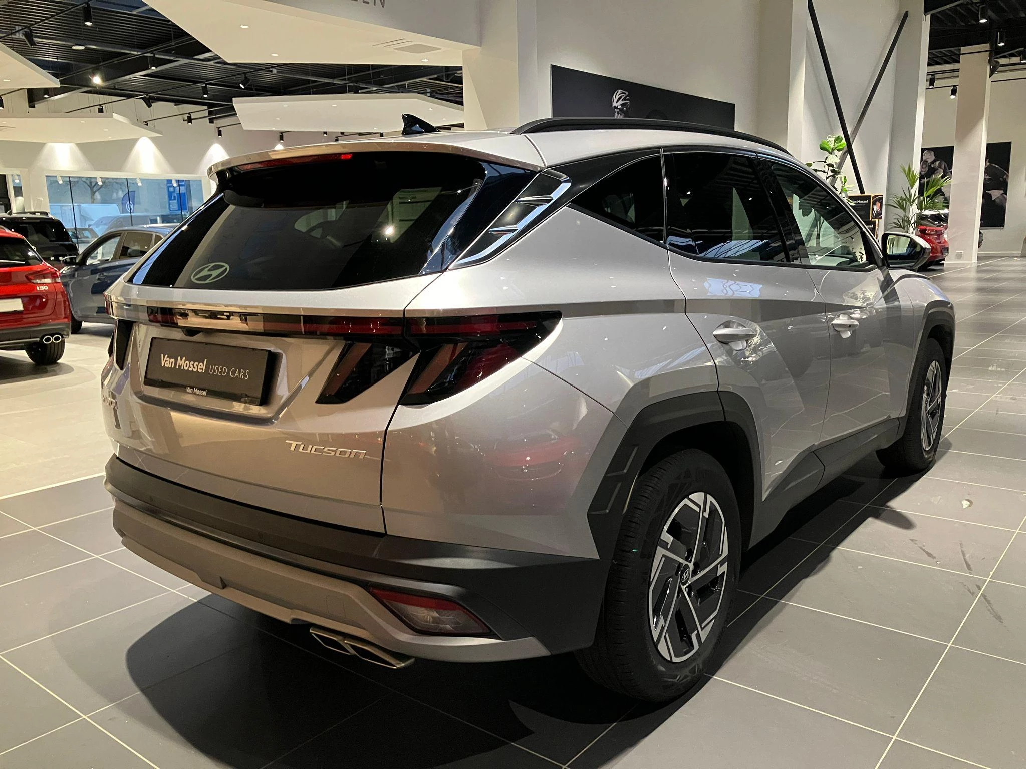 Hyundai-Tucson Hybrid-image-4