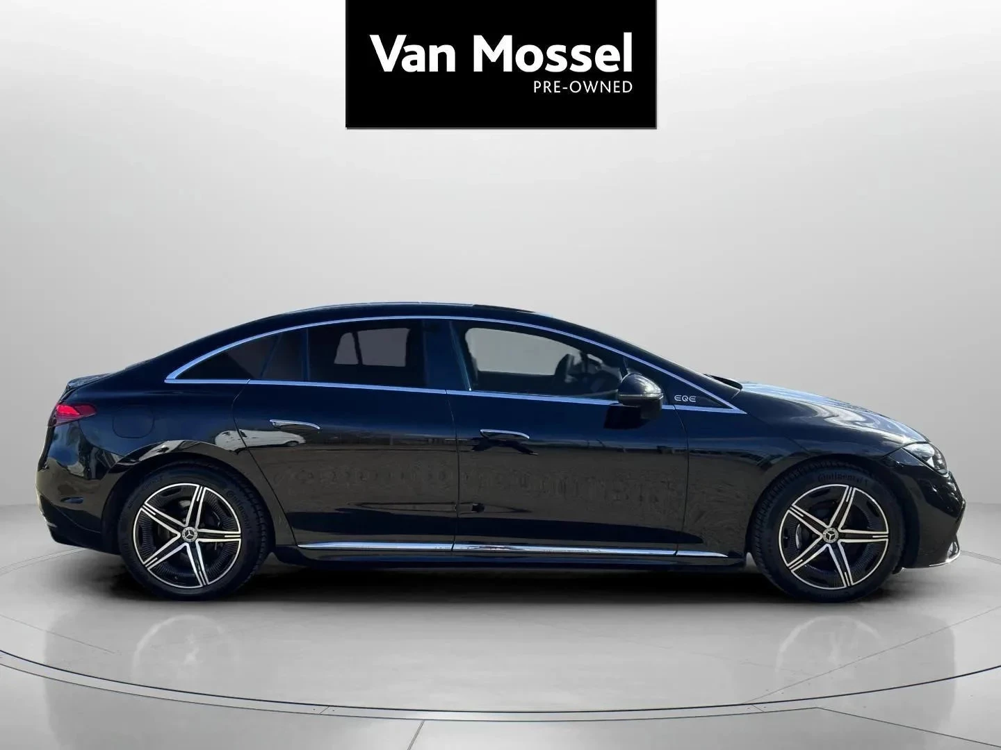 Mercedes-Benz-EQE-image-3