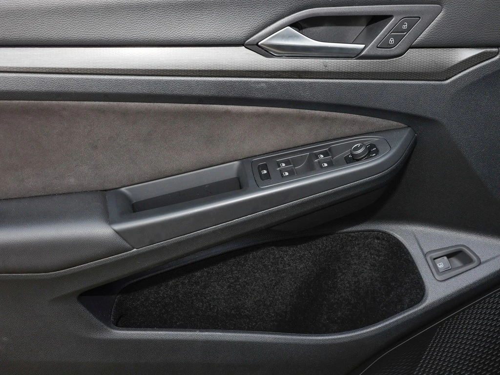 Volkswagen-Golf-image-14