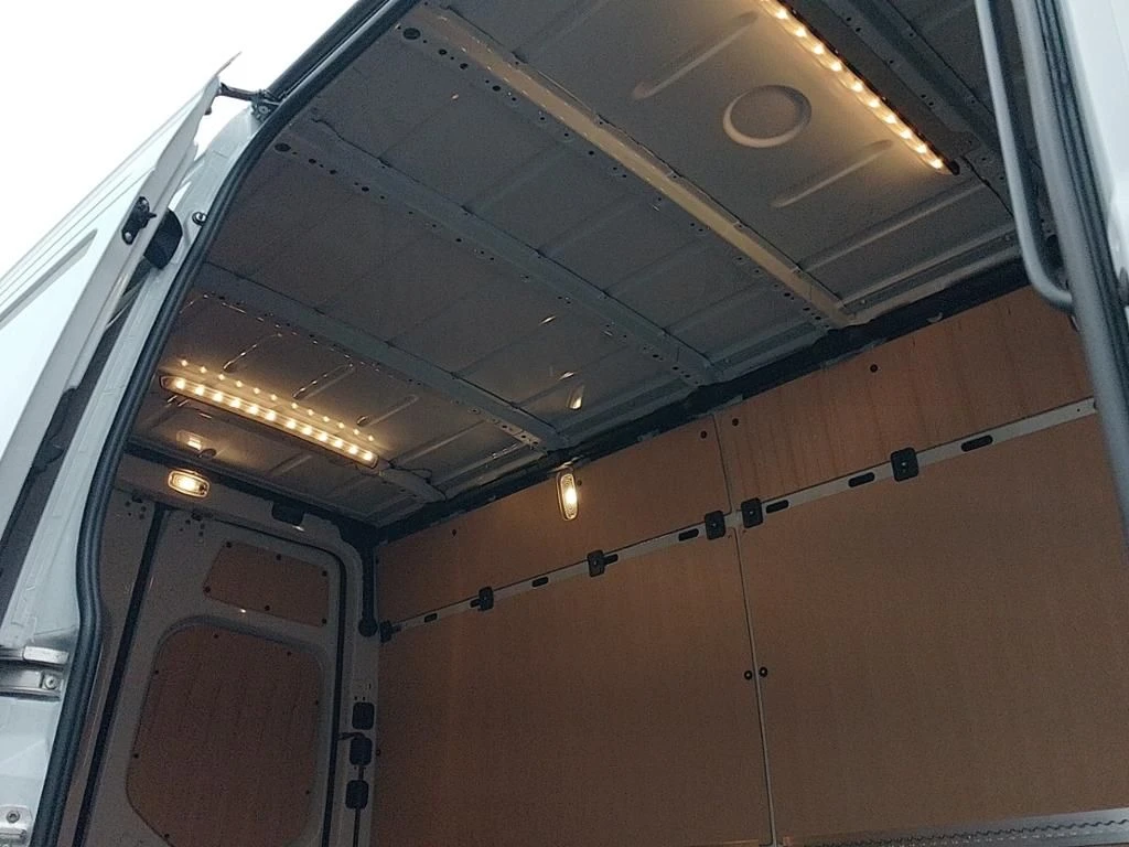 Mercedes-Benz-Sprinter 317 CDI-image-17