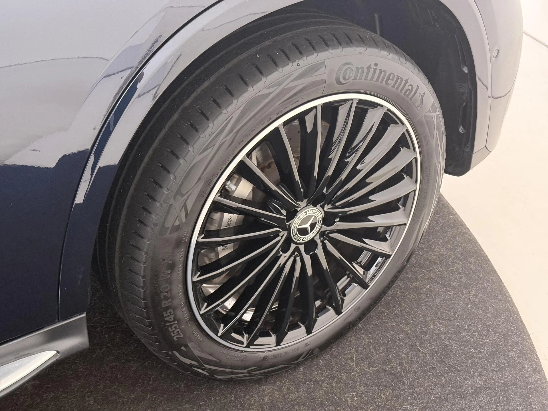Mercedes-Benz-GLC-image-34