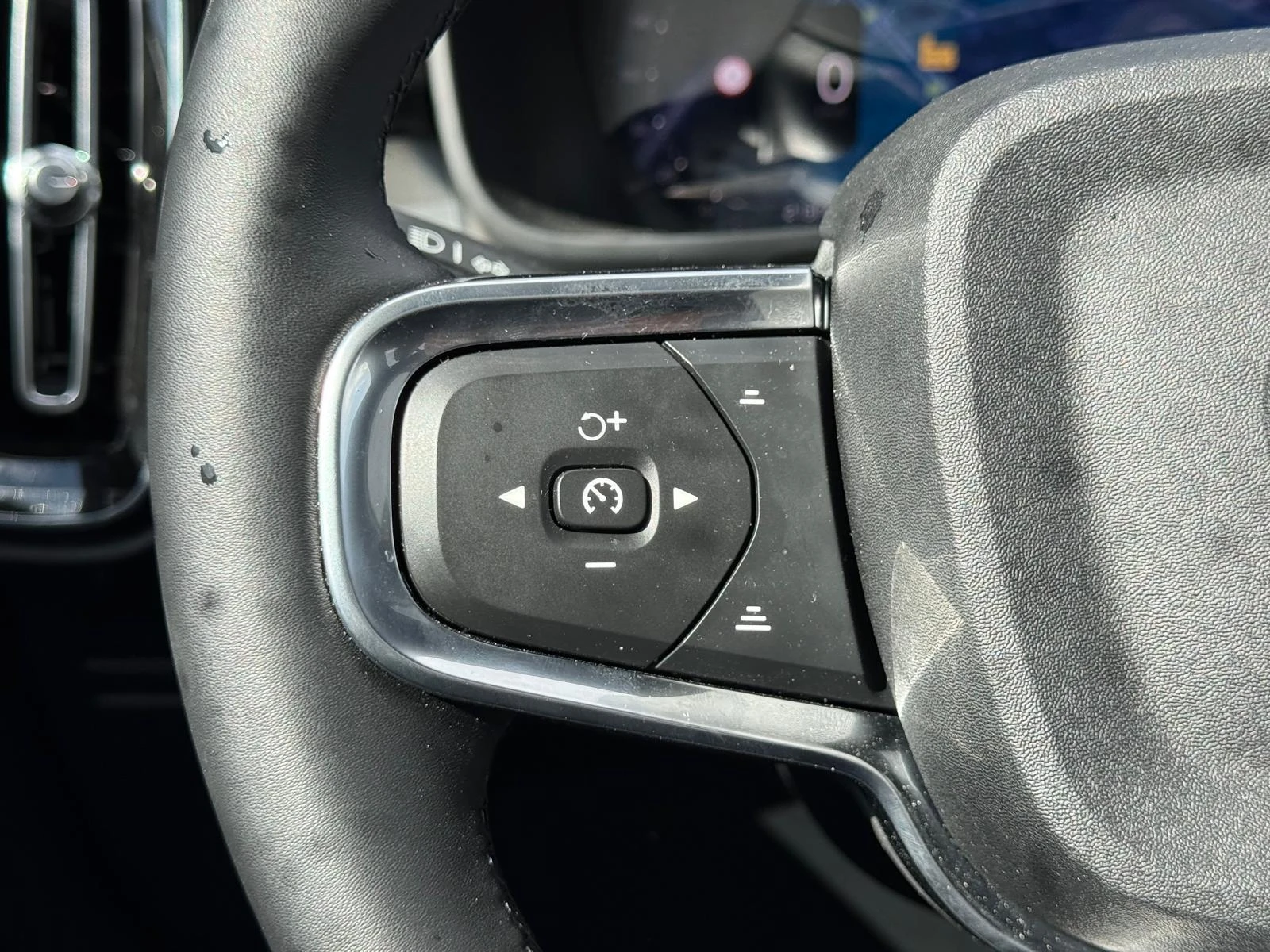 Volvo-XC40-image-24