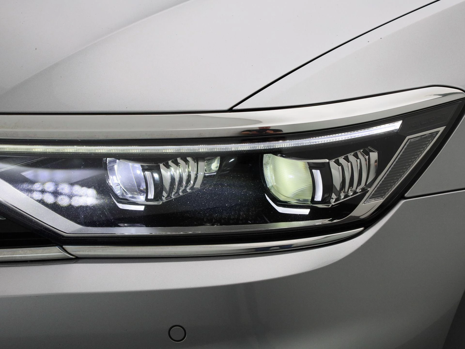 Volkswagen-Passat-image-16