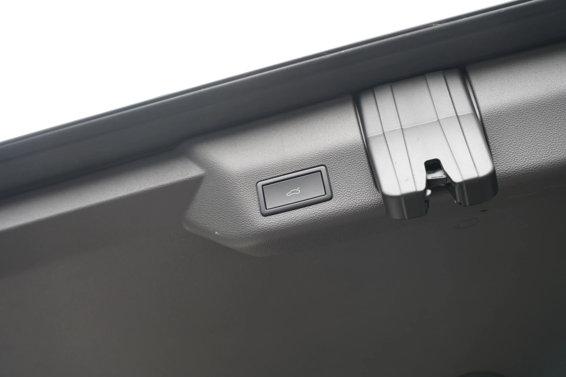 Volkswagen-Multivan-image-31
