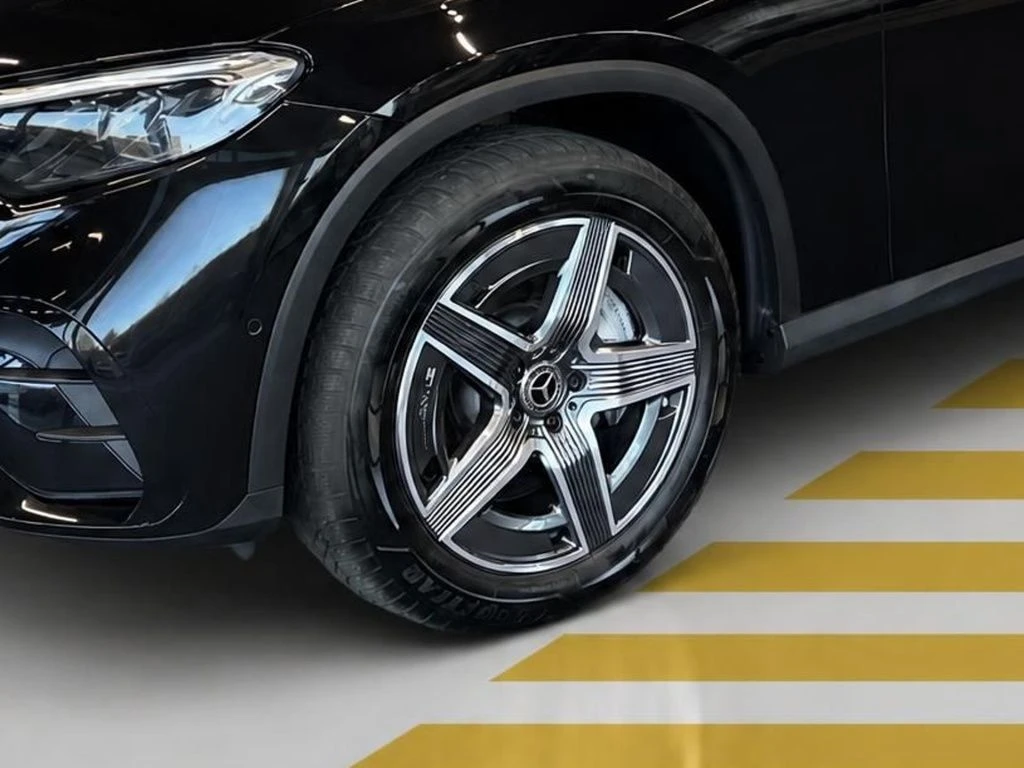 Mercedes-Benz-GLC 300 d-image-5