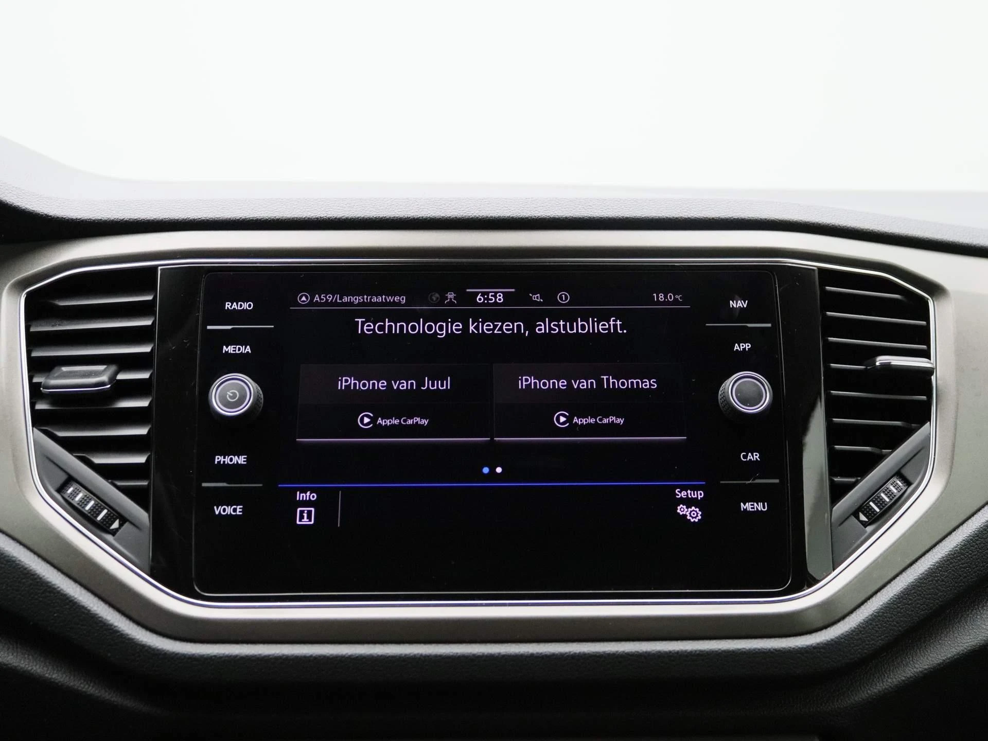 Volkswagen-T-Roc-image-18