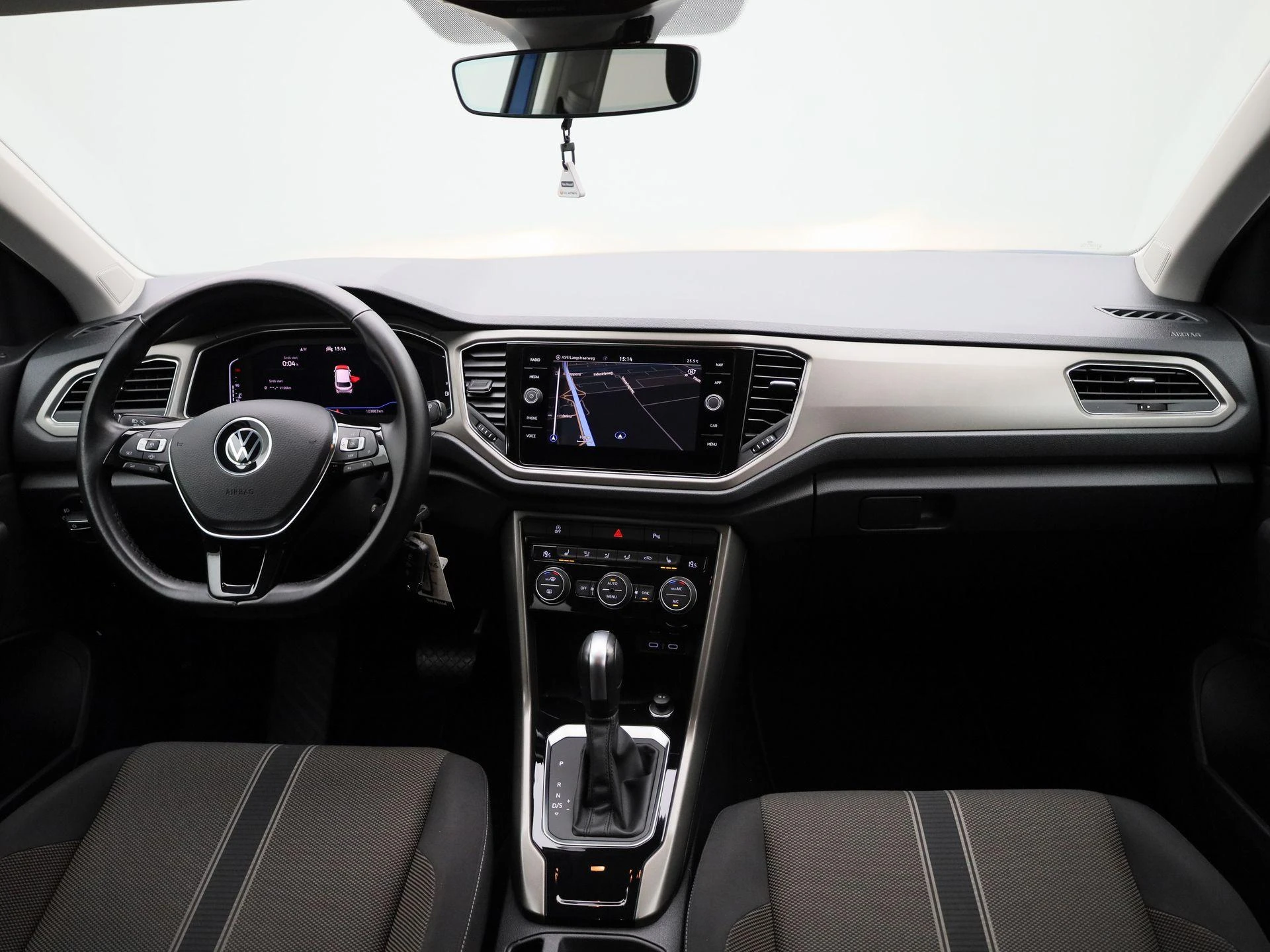 Volkswagen-T-Roc-image-35
