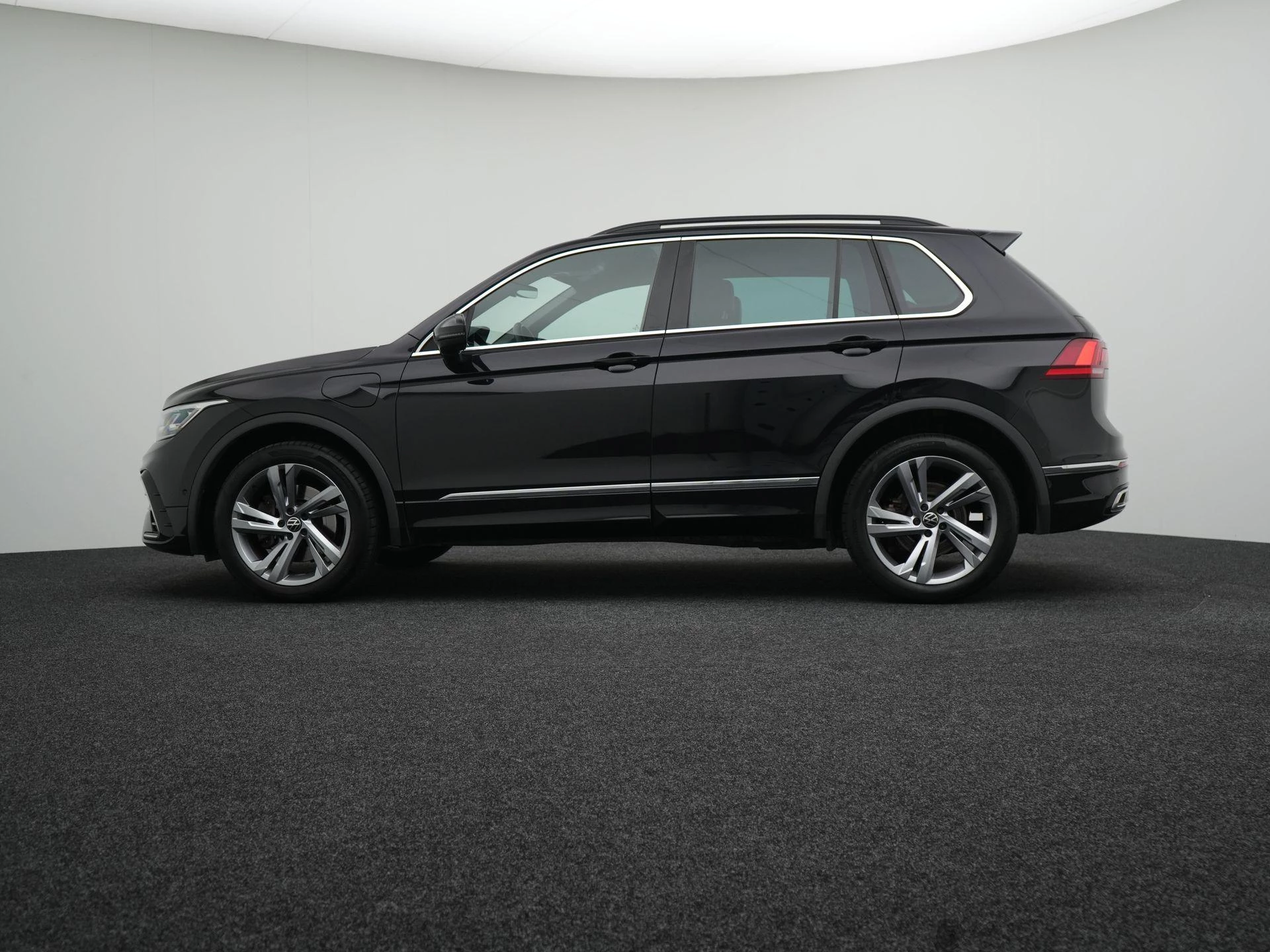 Volkswagen-Tiguan-image-2