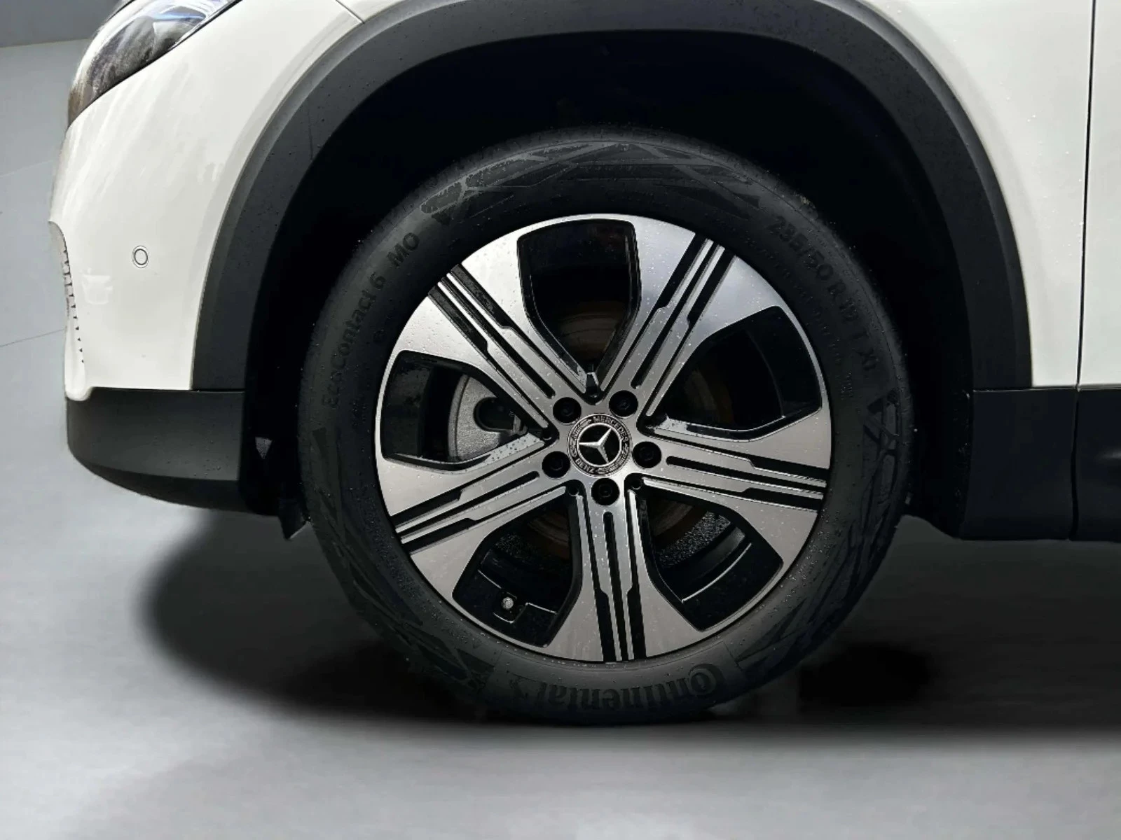 Mercedes-Benz-EQB-image-8