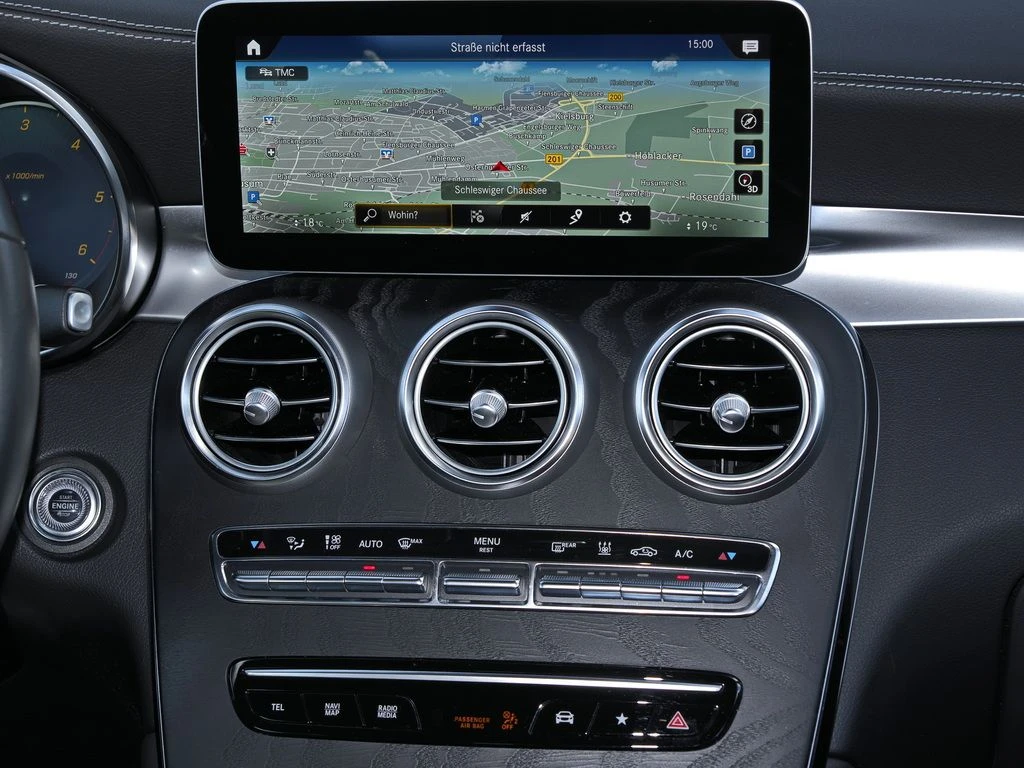 Mercedes-Benz-GLC 220 d-image-10