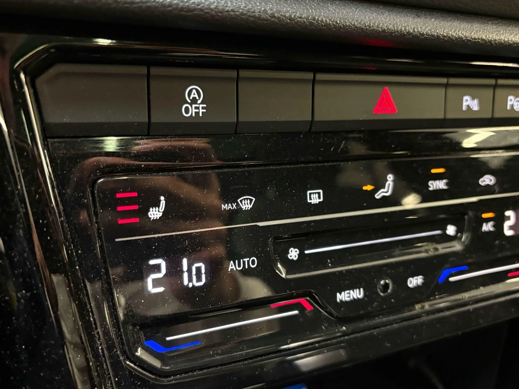 Volkswagen-T-Roc-image-14