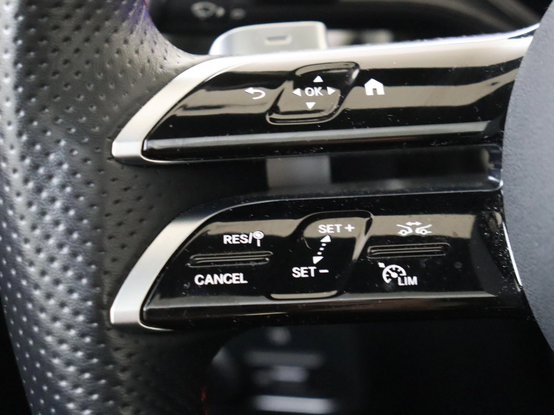 Mercedes-Benz-EQA-image-12
