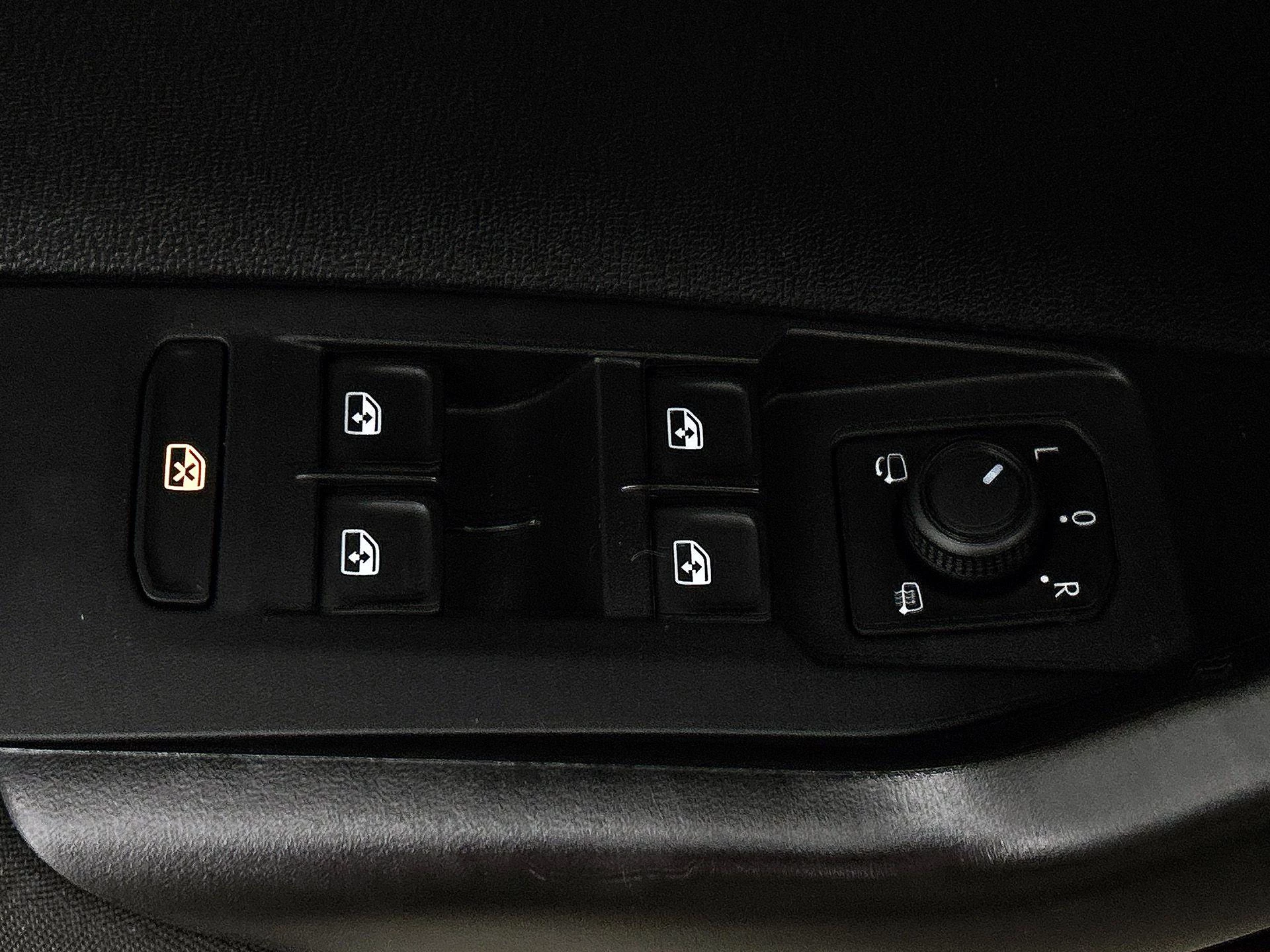 Volkswagen-Polo-image-28