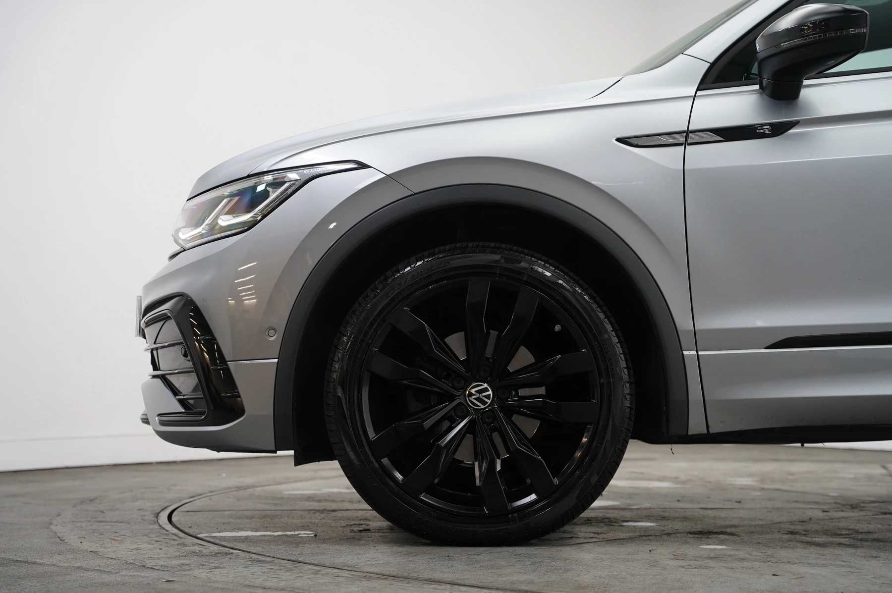 Volkswagen-Tiguan Allspace-image-4