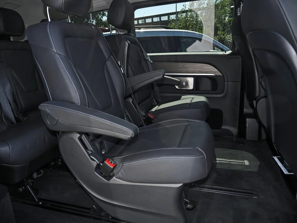 Mercedes-Benz-EQV 300-image-13