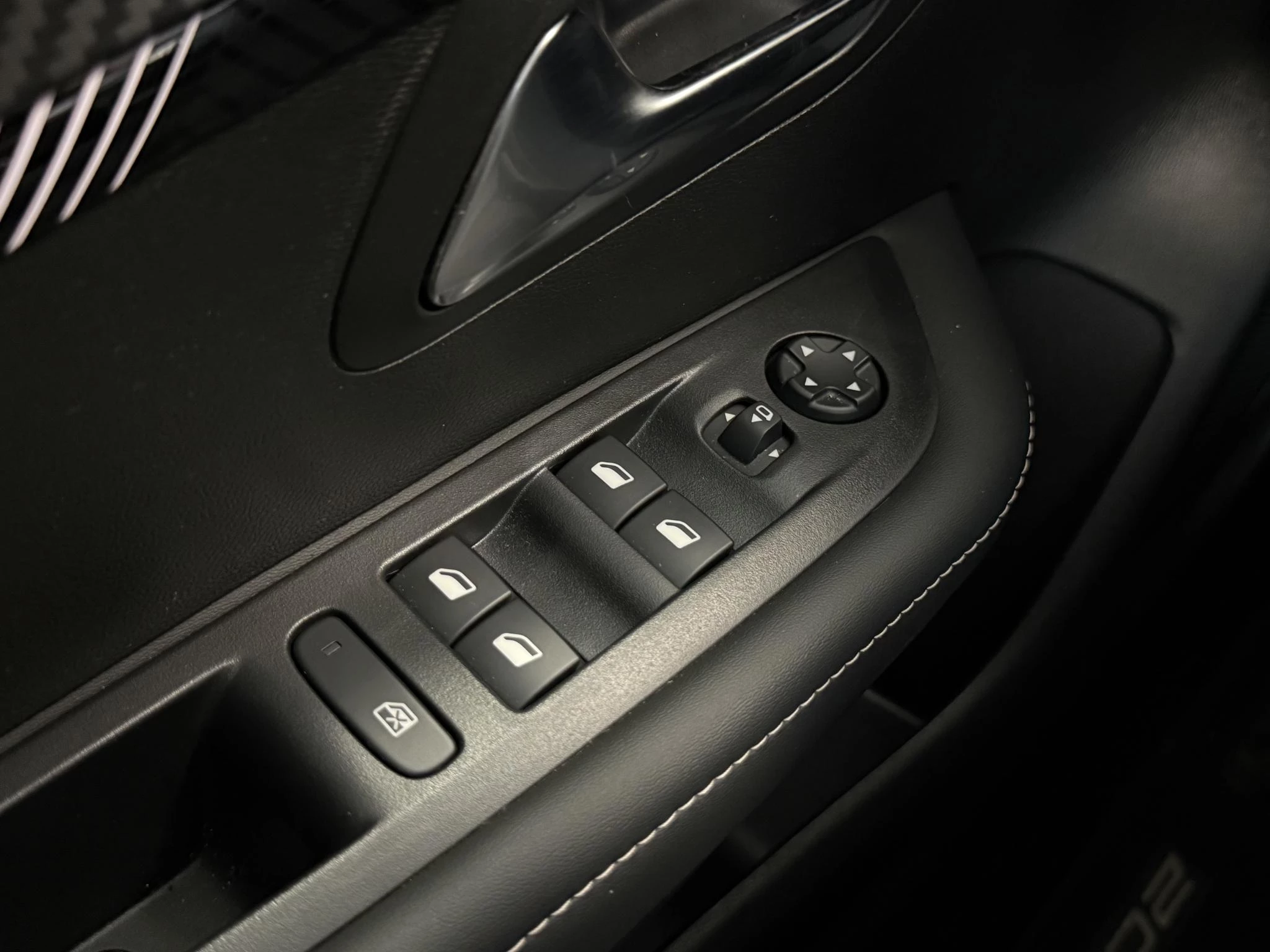 Peugeot 208 1.2 Hybrid 110 e-DCS6 Allure