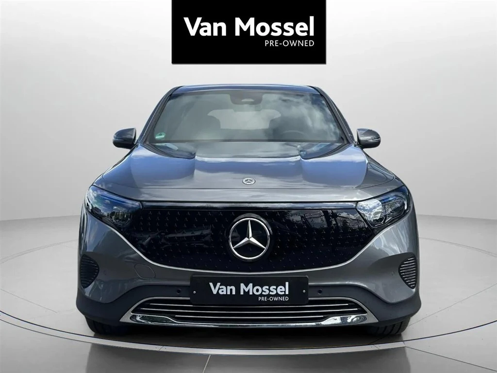 Mercedes-Benz-EQB-image-1