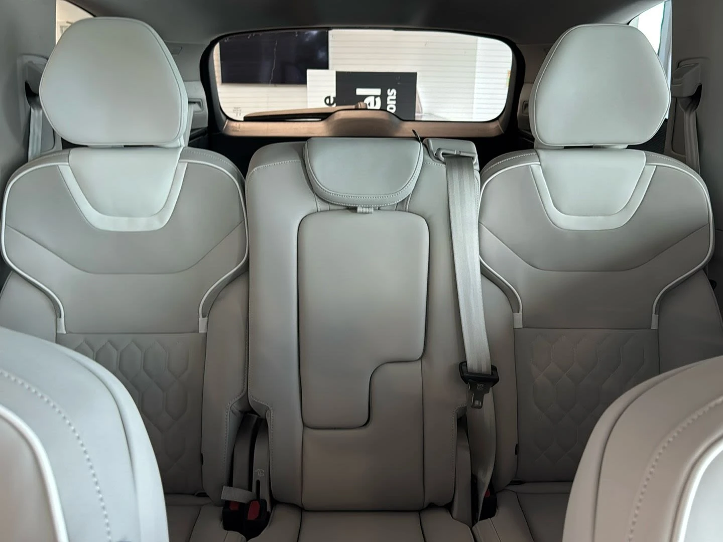 Volvo EX90, image 9