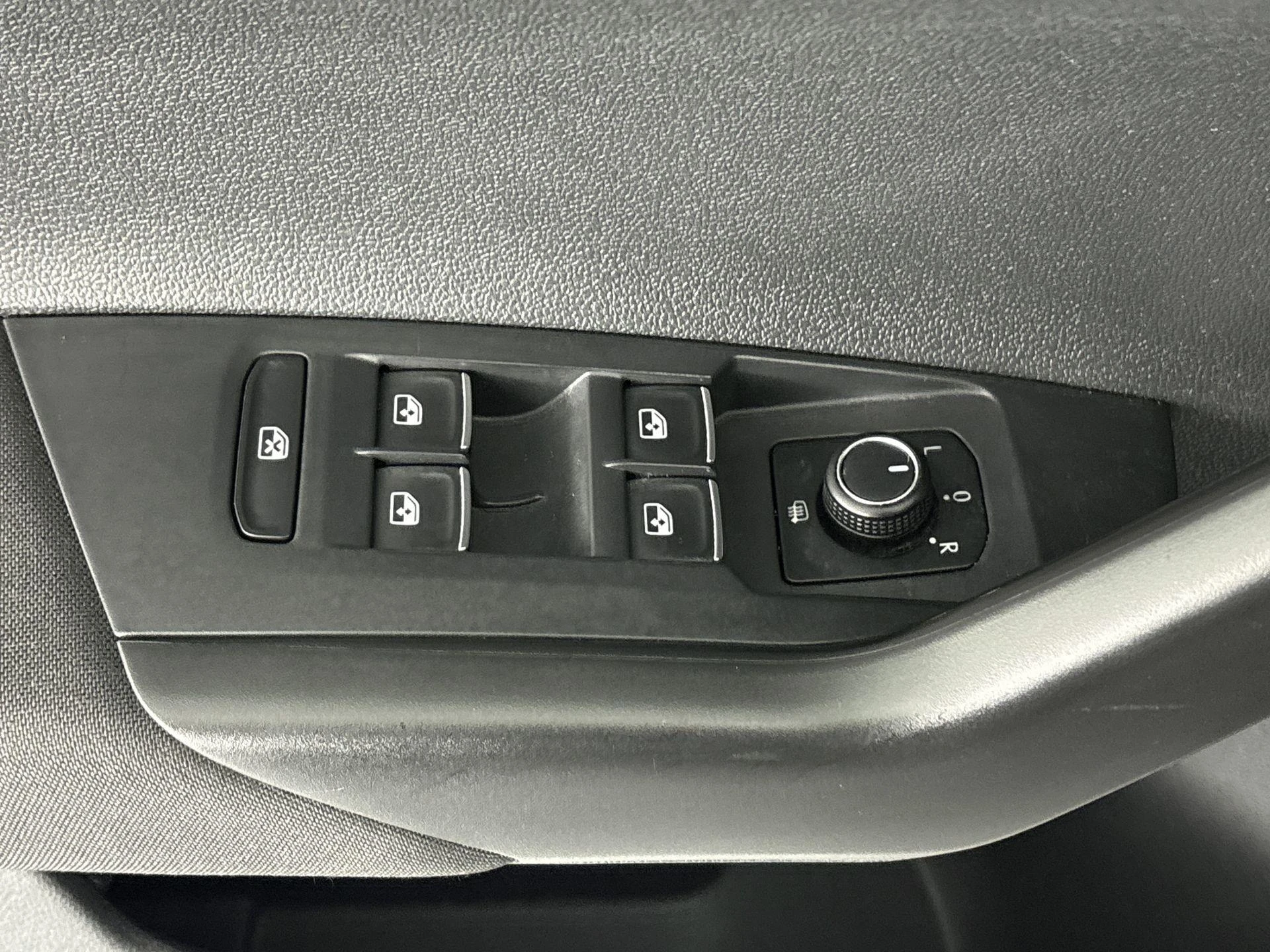 Volkswagen-Polo-image-21