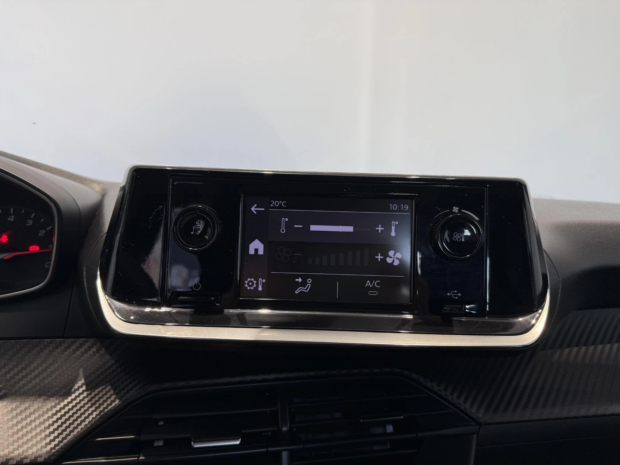 Peugeot-208-image-18