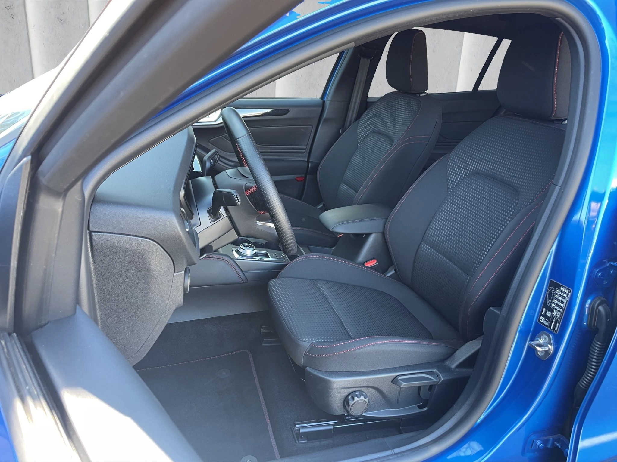 Ford Focus ST-Line X Turnier Aut.*AHK*ACC*HUD*KAM*NAVI*WINTER-PKT.