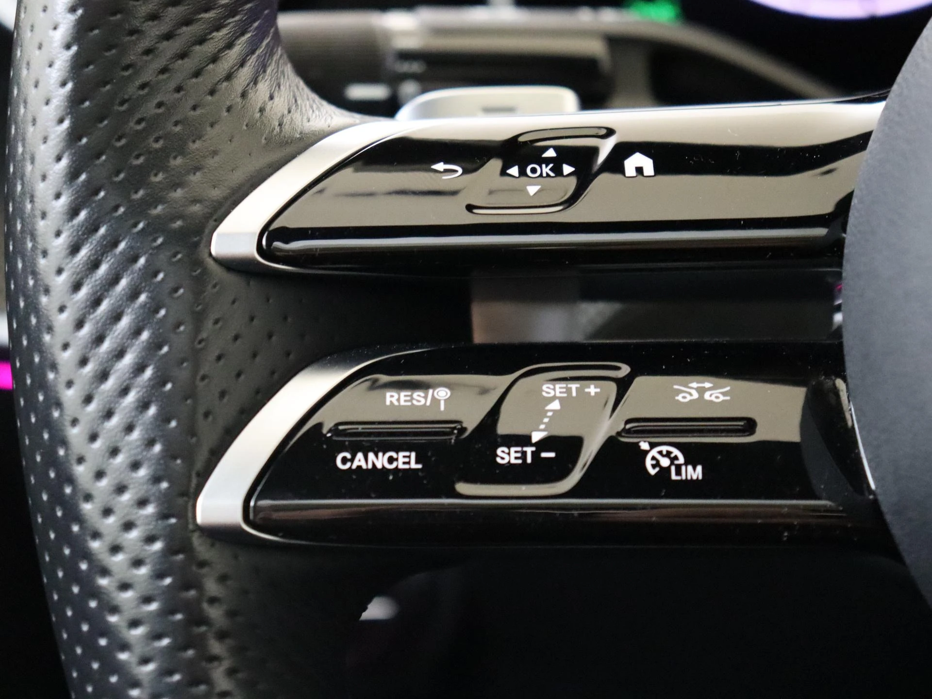 Mercedes-Benz-C-Klasse-image-11