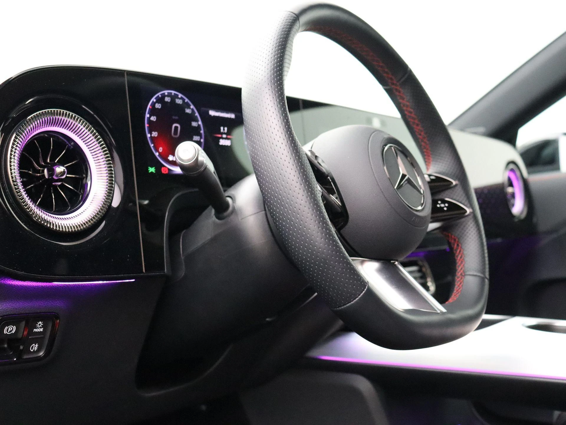 Mercedes-Benz-CLA-image-10