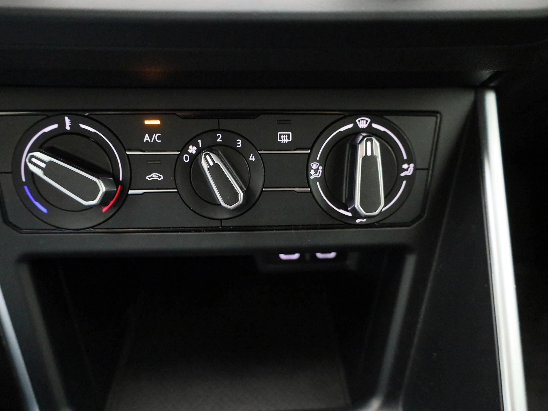 Volkswagen-Polo-image-19