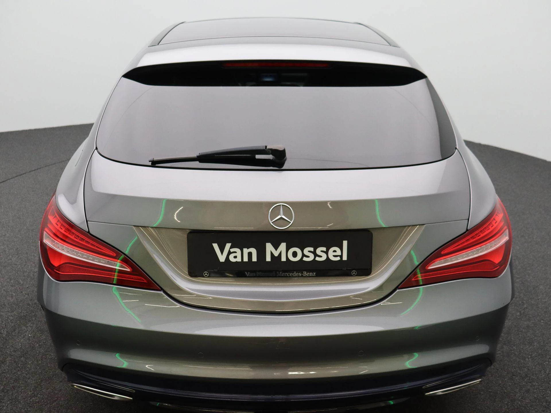 Mercedes-Benz CLA 180 AMG LINE Shooting Brake + PANORAMISCH DAK + CAMERA + NIGHTPAKKET +