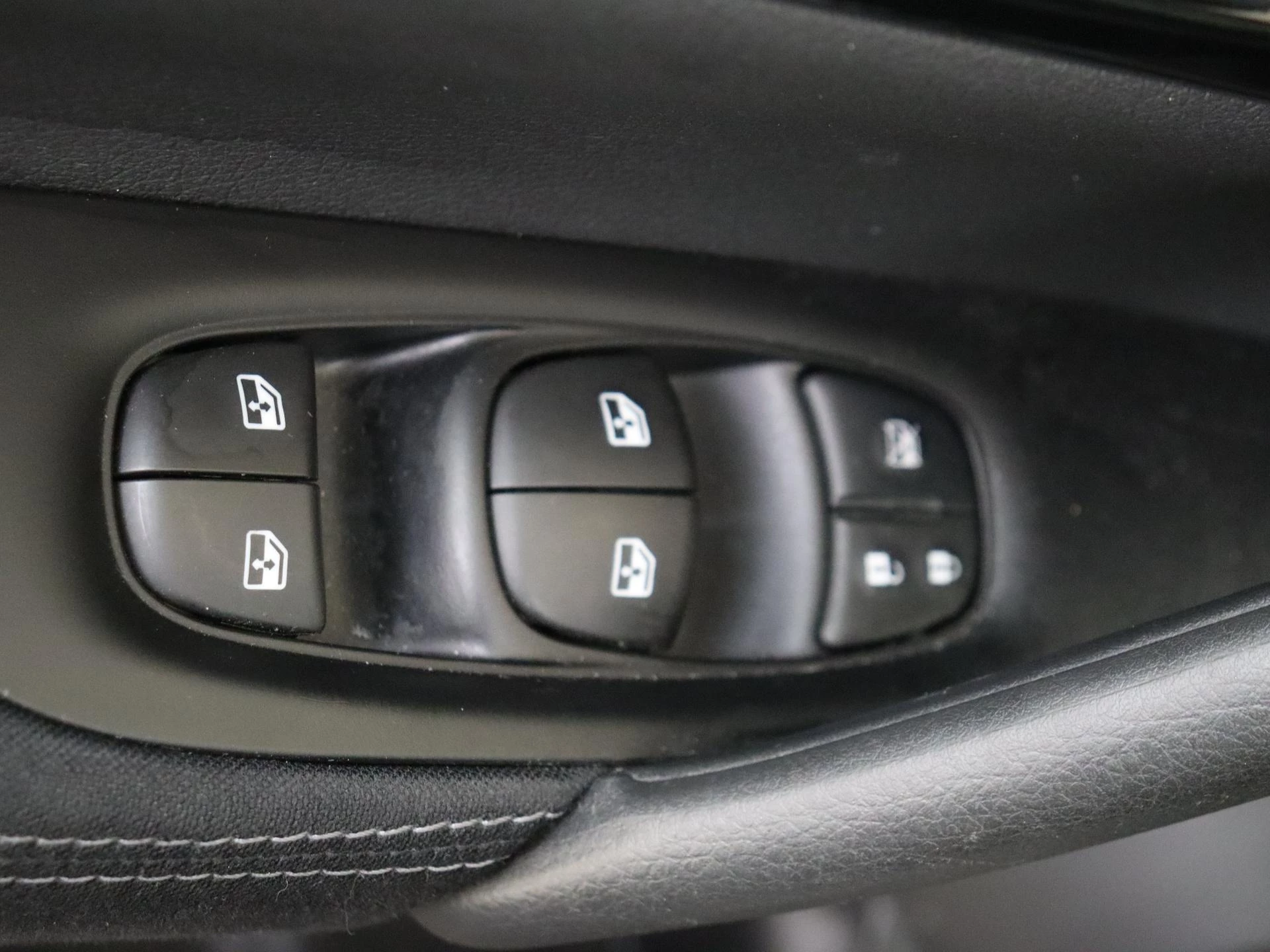 Nissan-QASHQAI-image-22