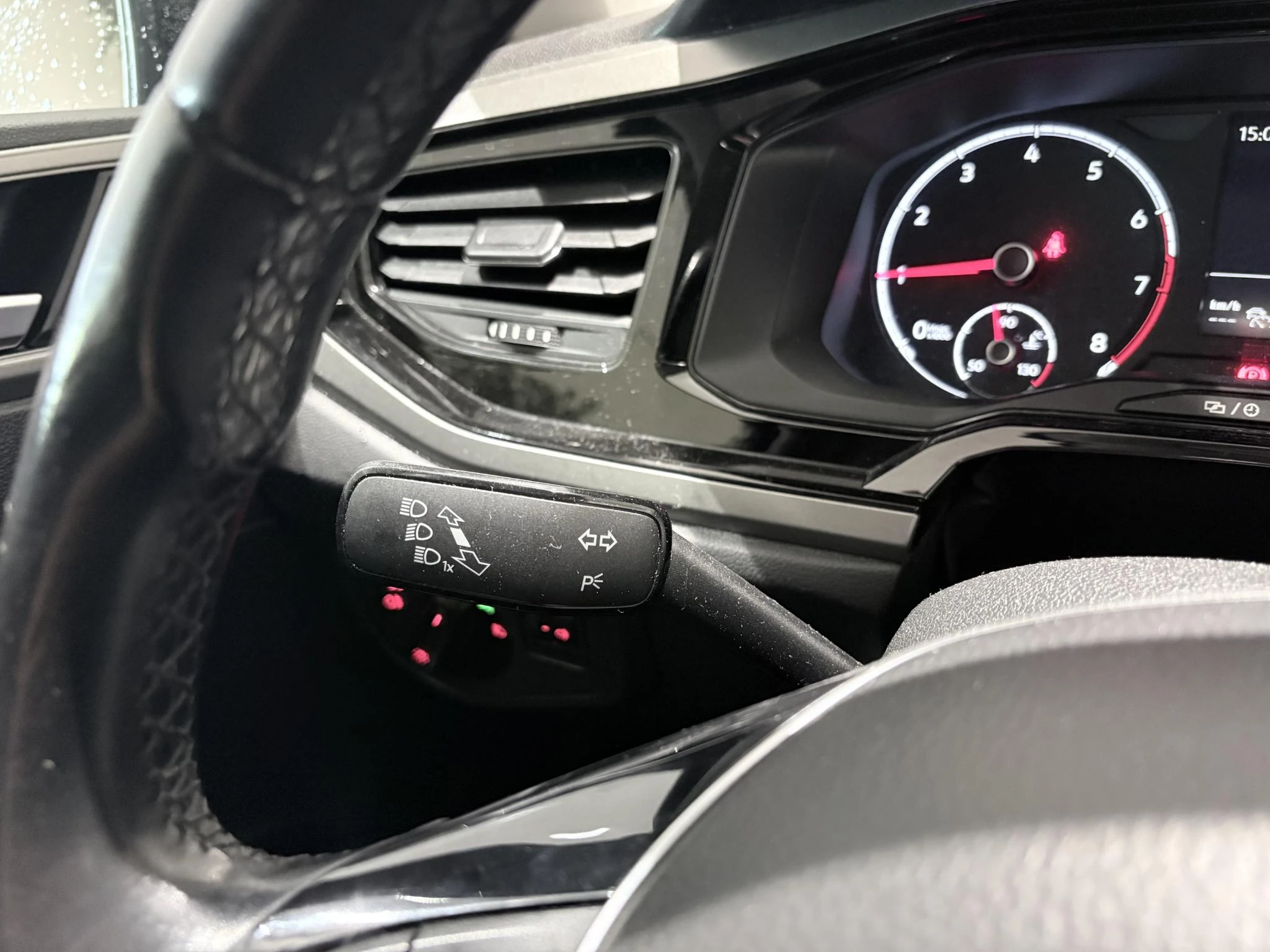 Volkswagen-Polo-image-12