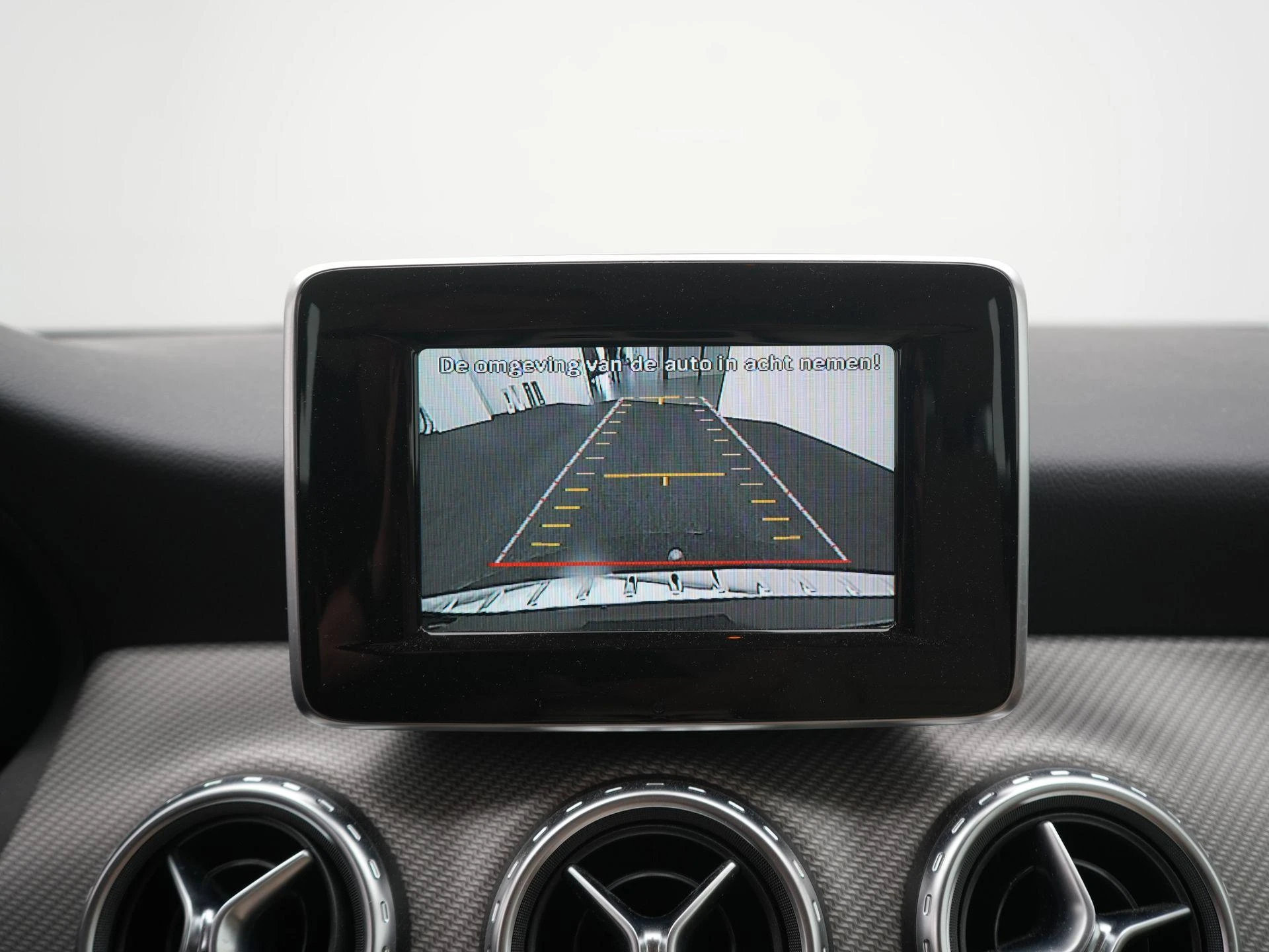 Mercedes-Benz-GLA-image-11