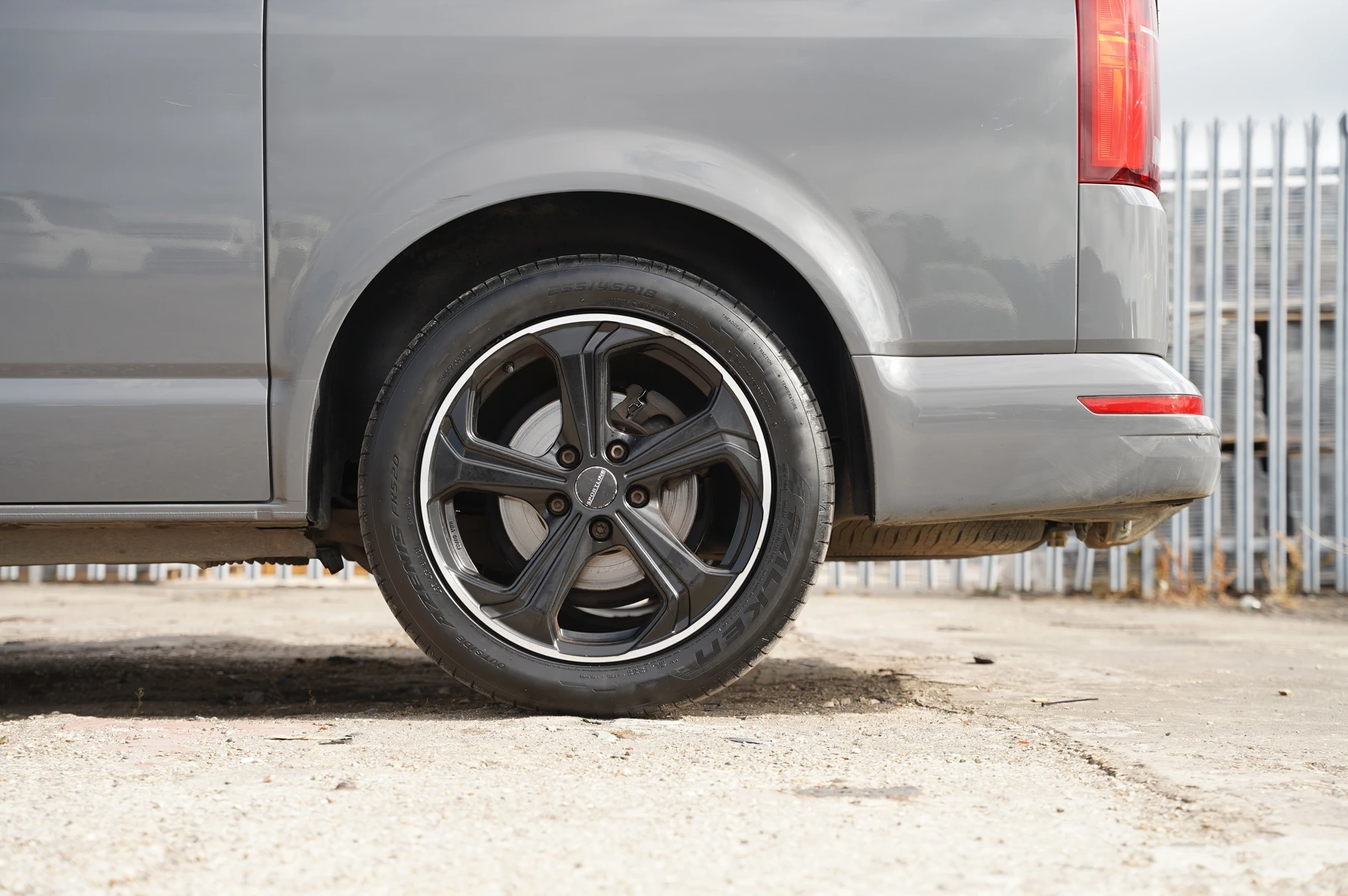 Volkswagen-Transporter-image-31