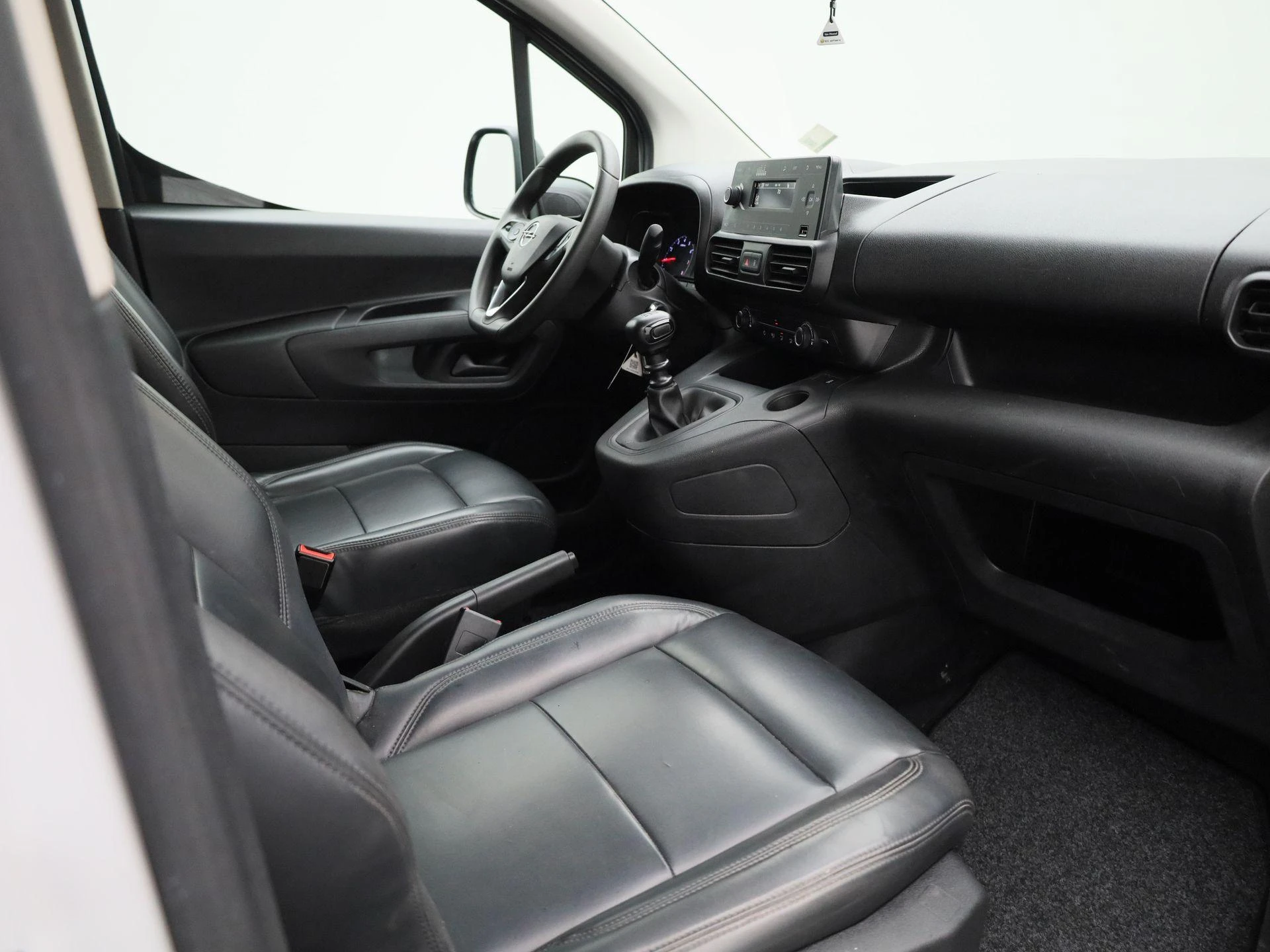 Opel-Combo Life-image-28