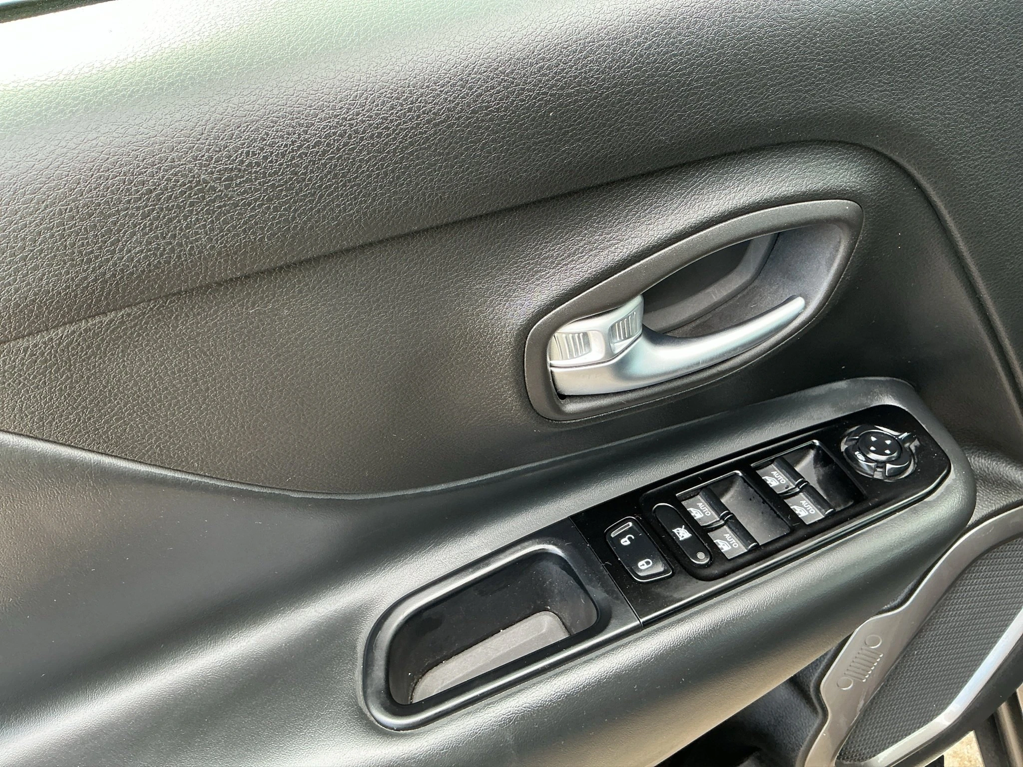 Jeep-Renegade-image-15