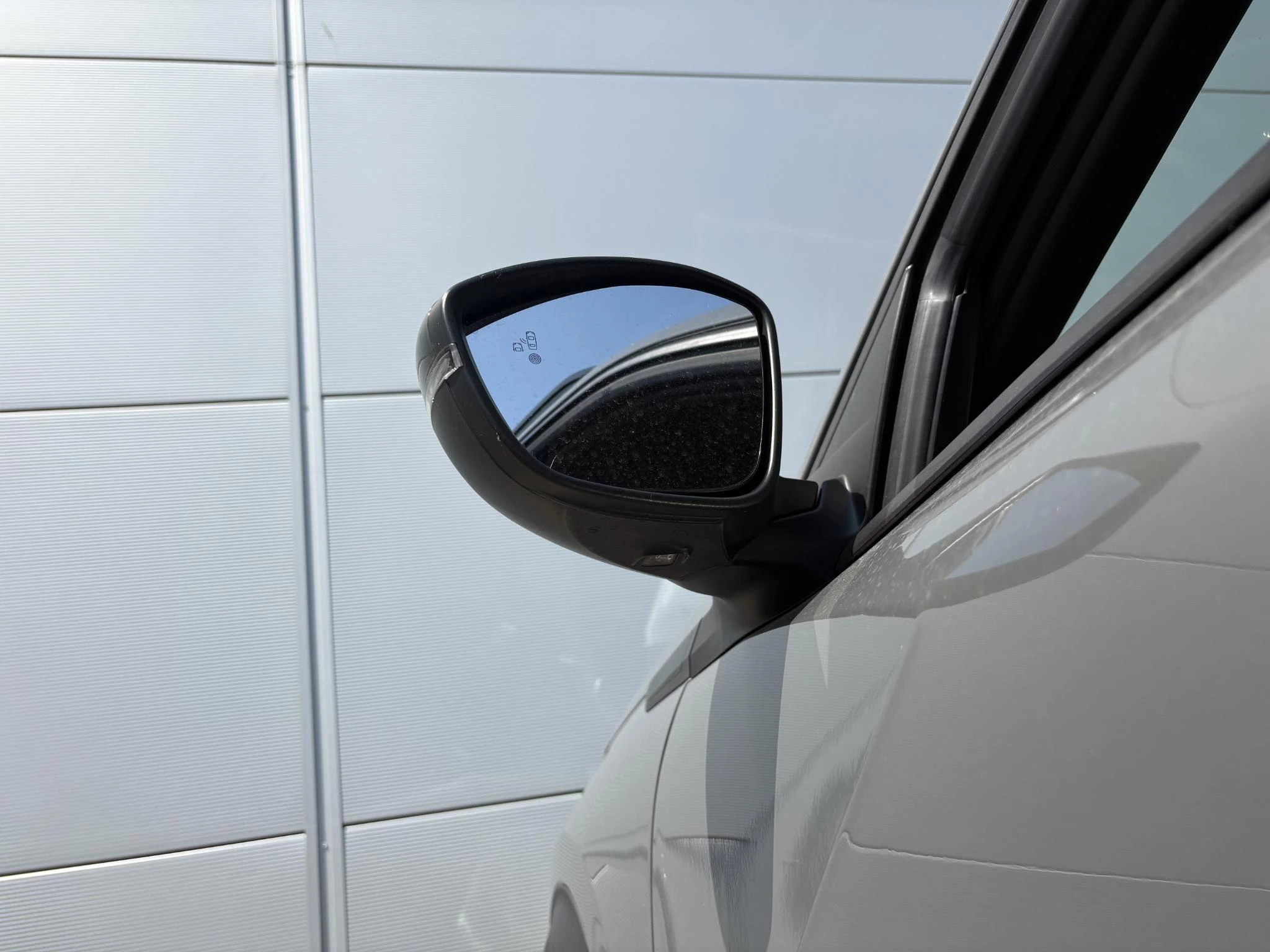 Peugeot 2008 1.2 Hybrid 136 Allure