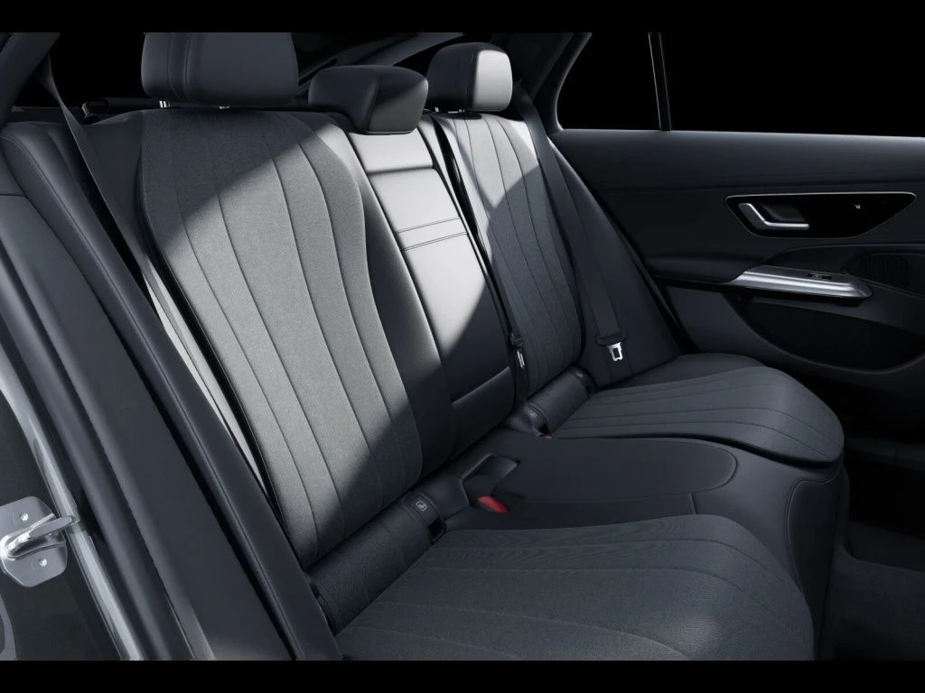Mercedes-Benz-E-Klasse 300 de-image-11