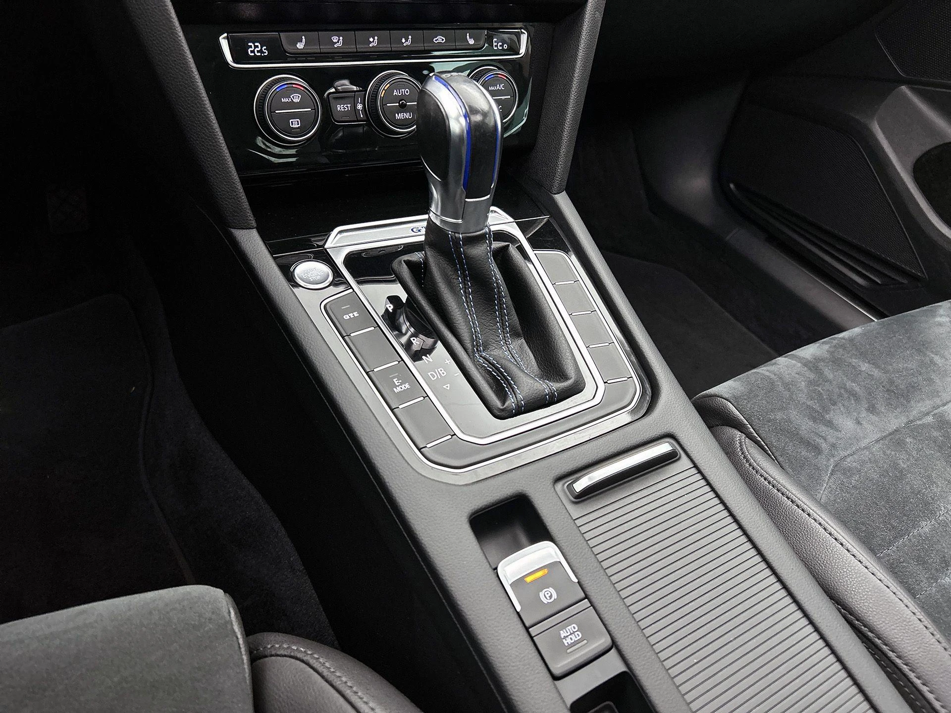 Volkswagen-Passat-image-25