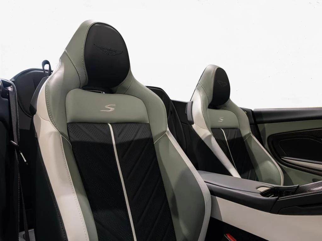 Aston Martin-DB12-image-28