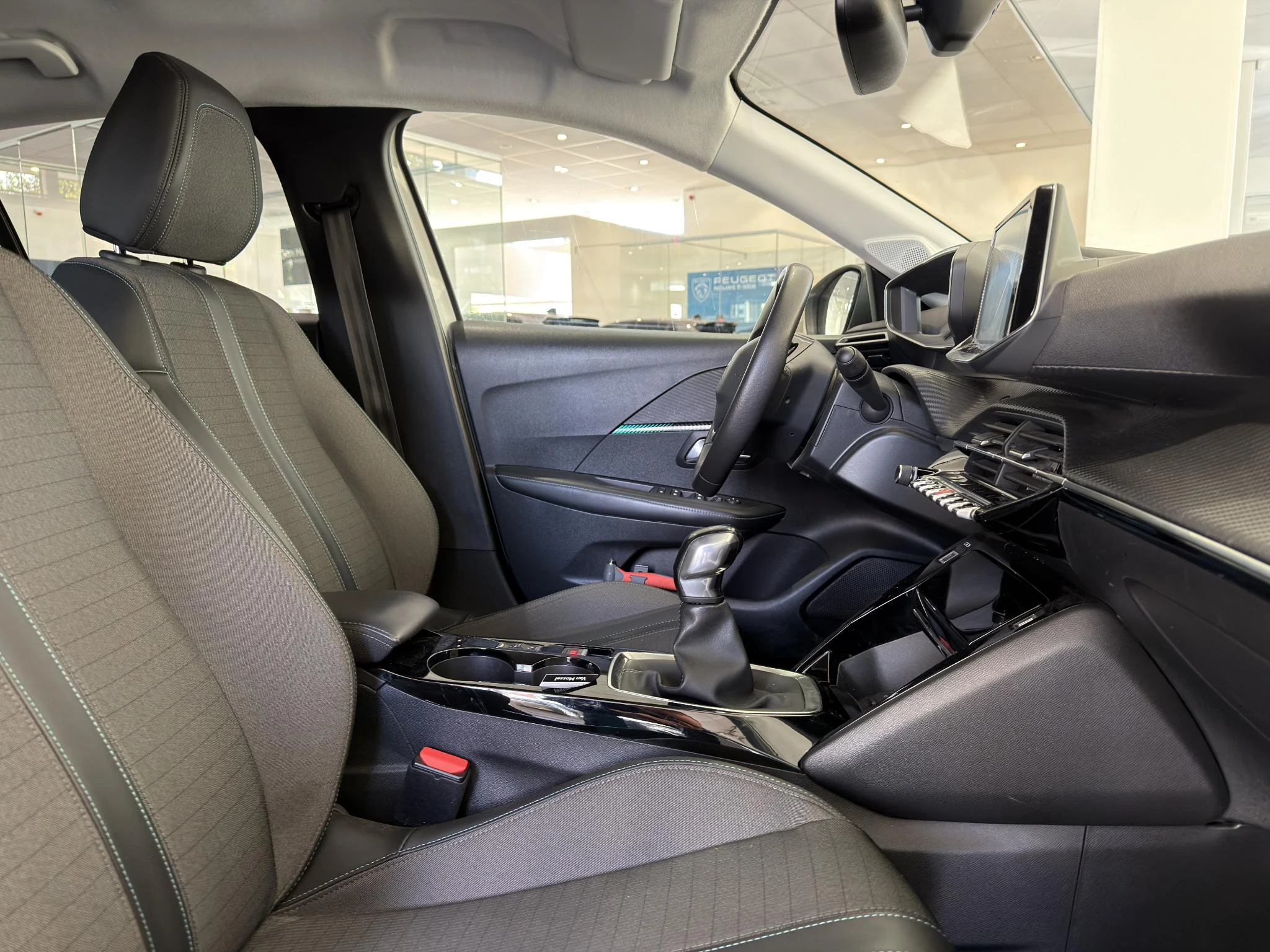 Peugeot-208-image-9