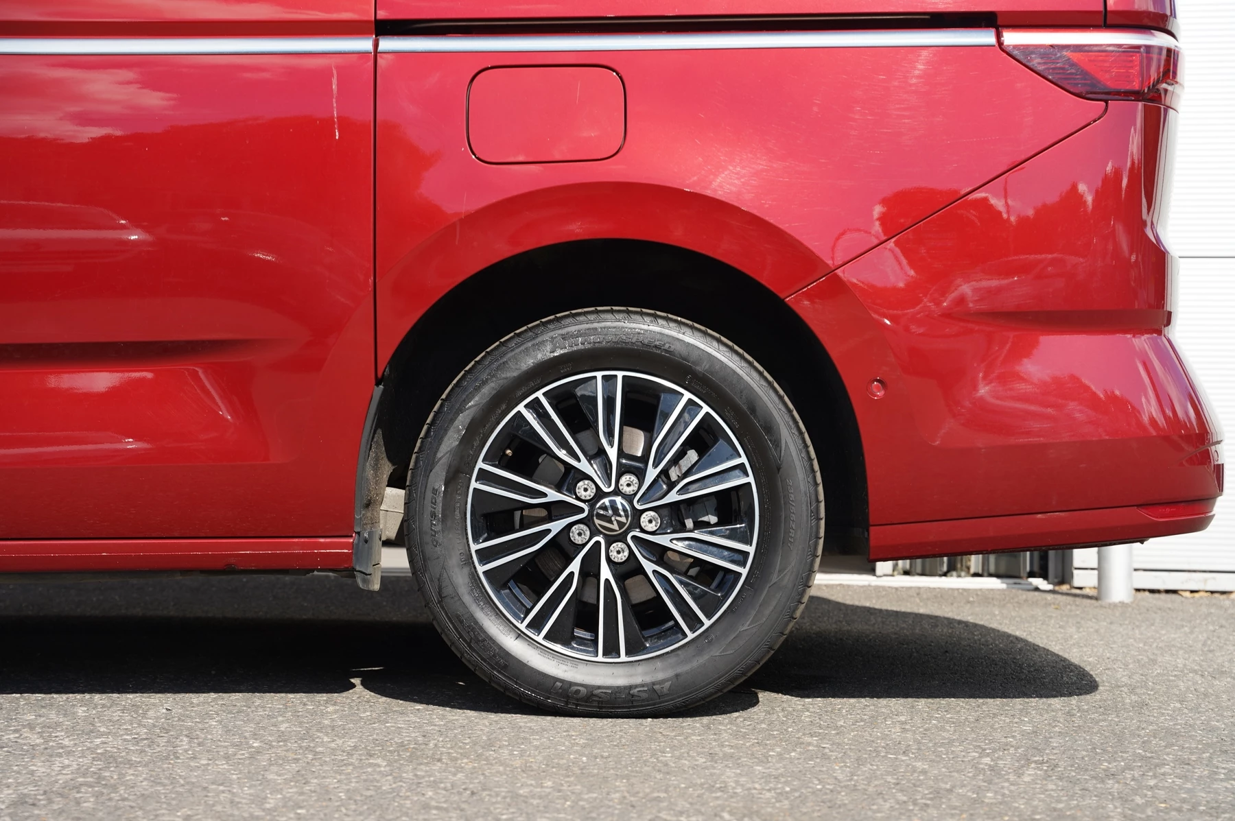 Volkswagen-Multivan-image-23