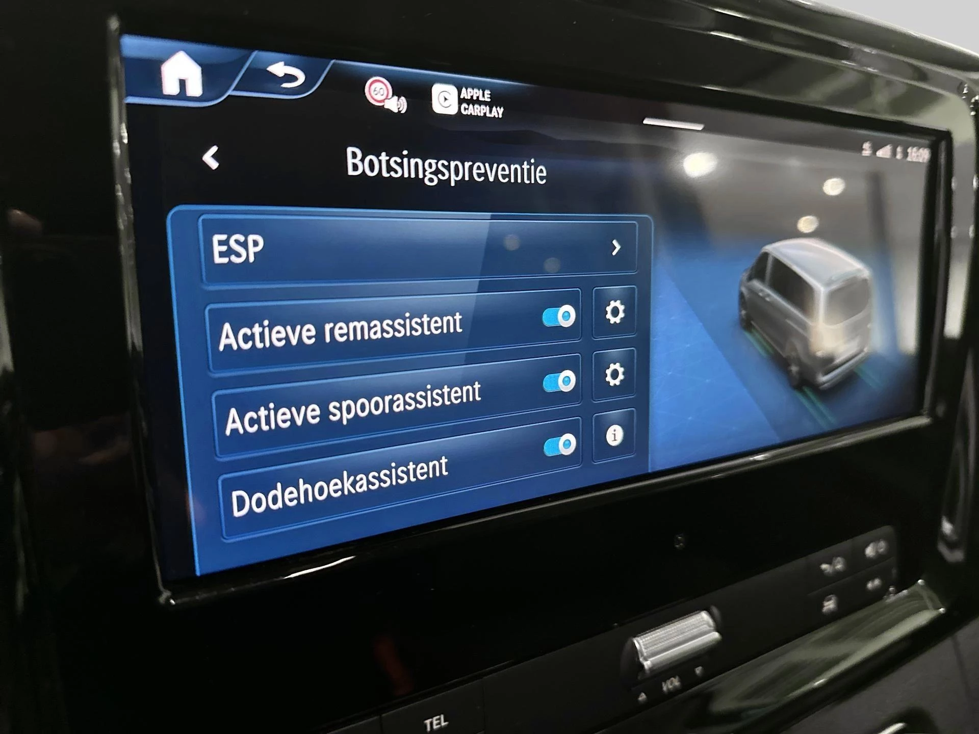 Mercedes-Benz-Vito-image-16