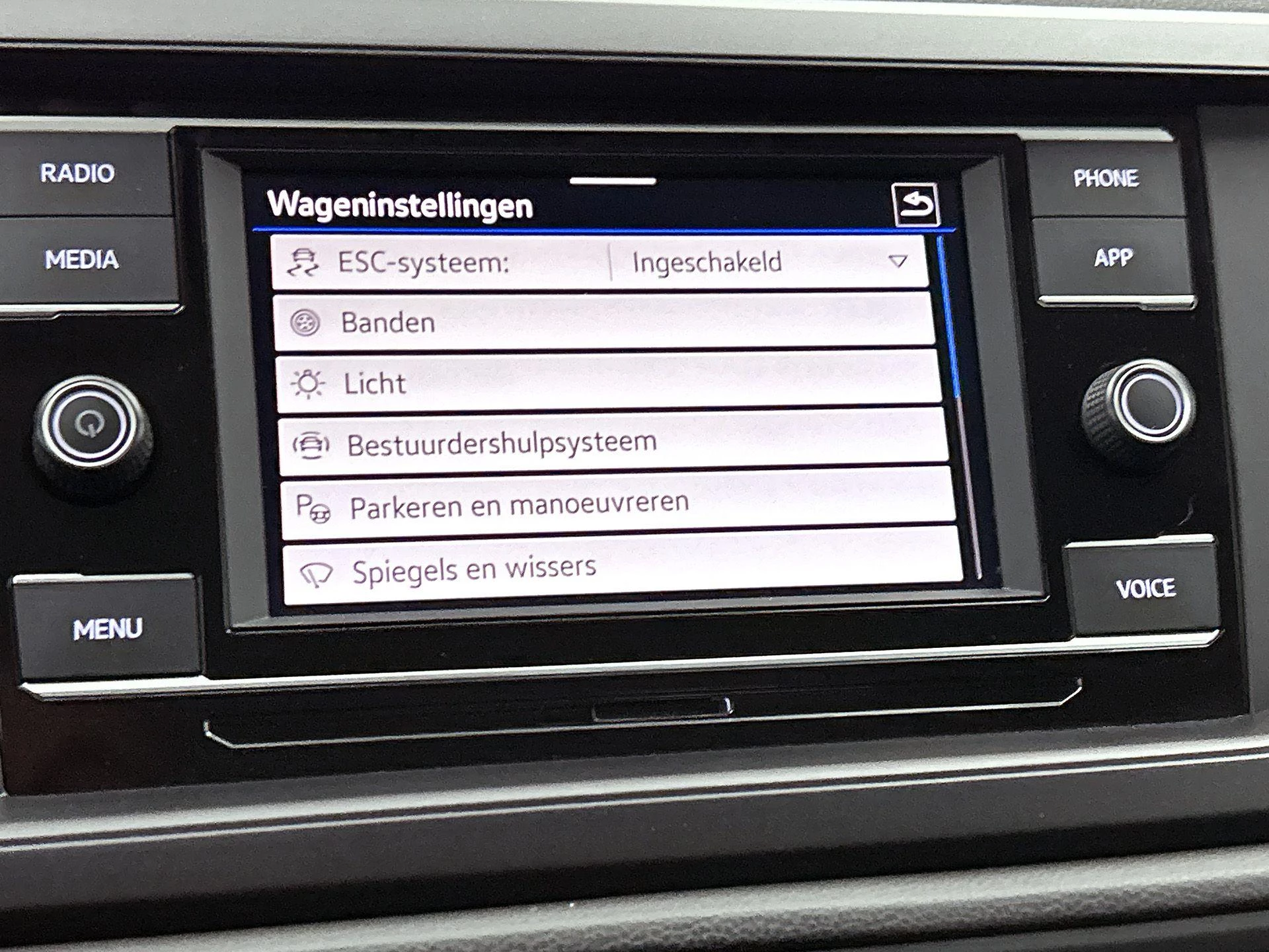 Volkswagen-Polo-image-9