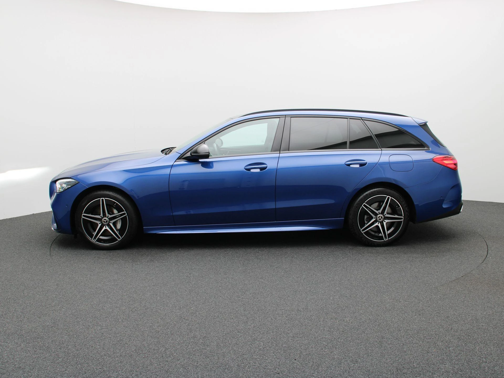 Mercedes-Benz-C-Klasse-image-3
