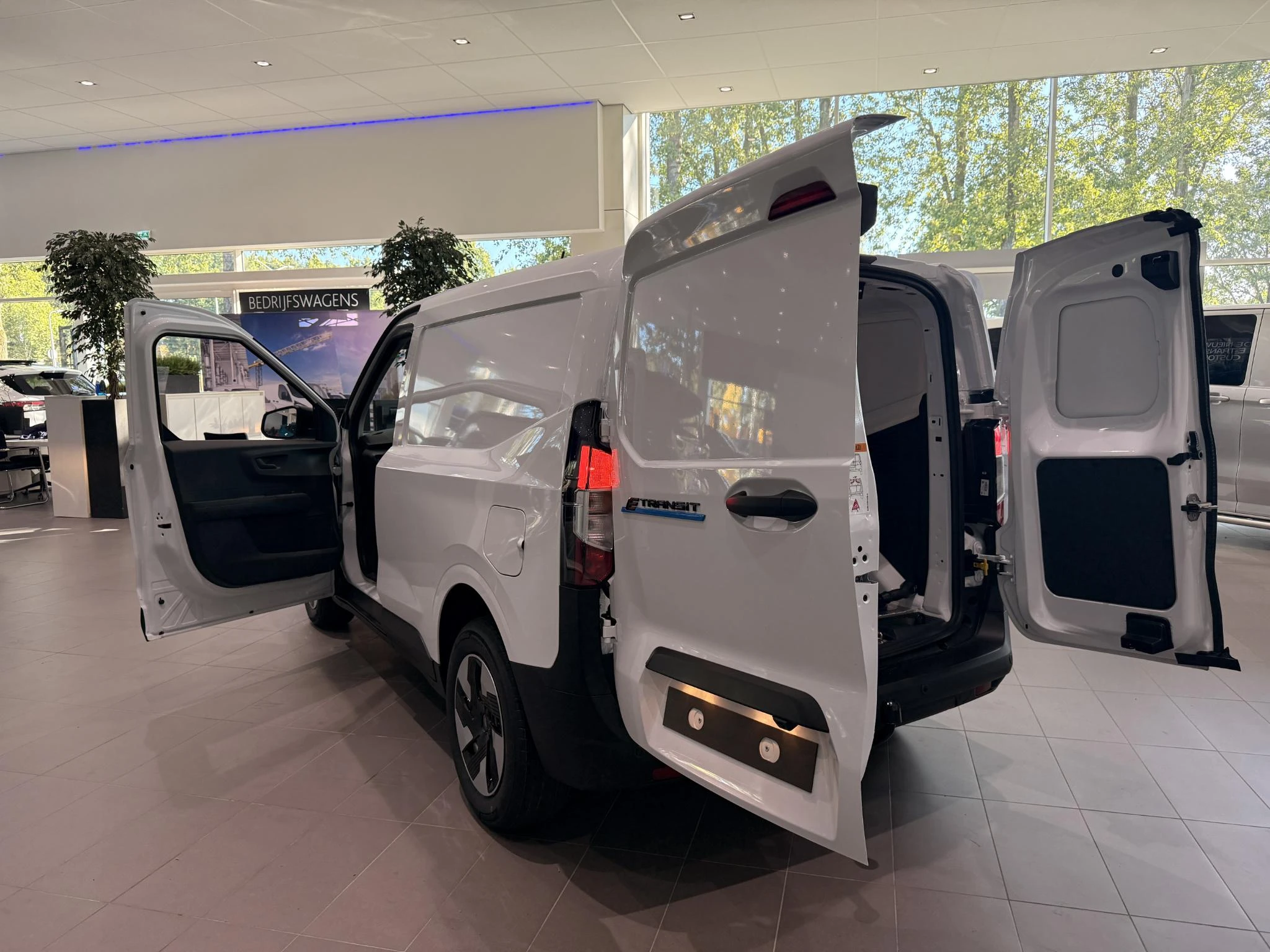 Ford-E-Transit-image-6
