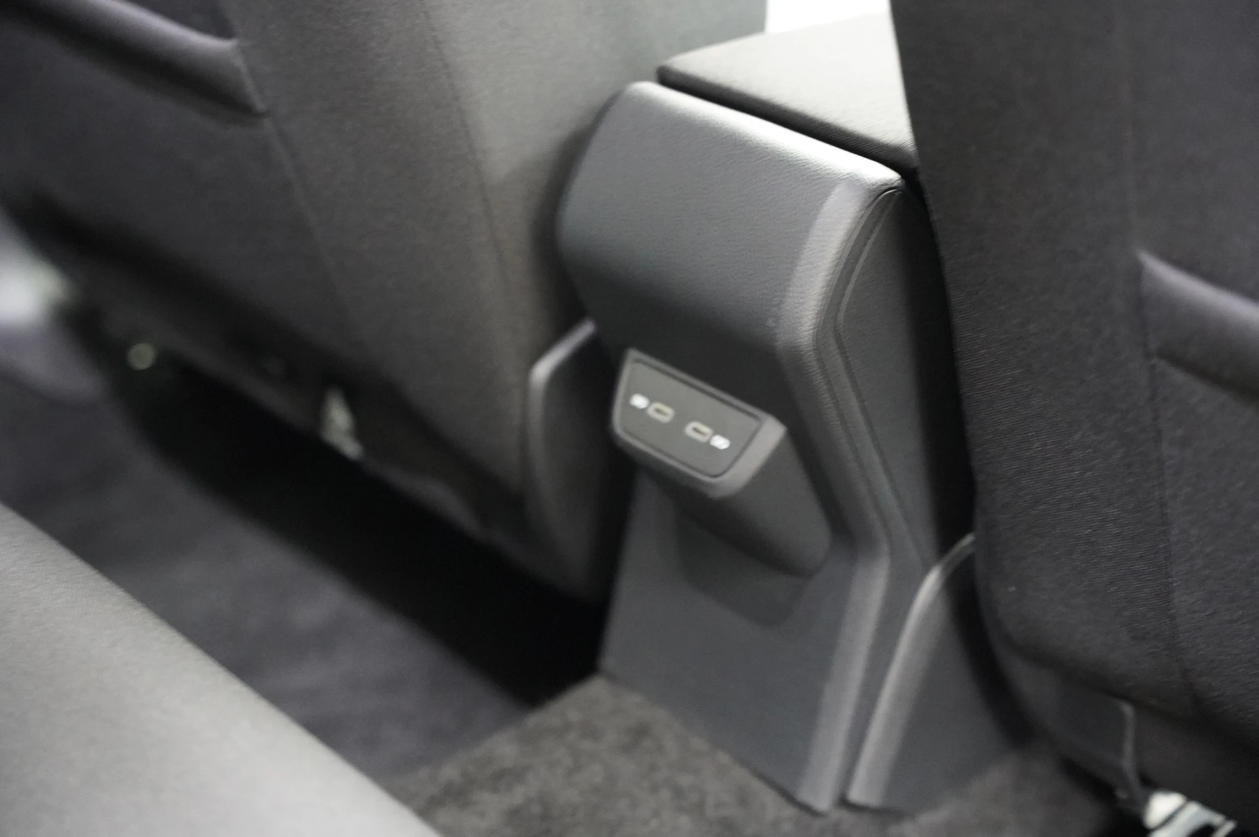 Volkswagen-Polo-image-11
