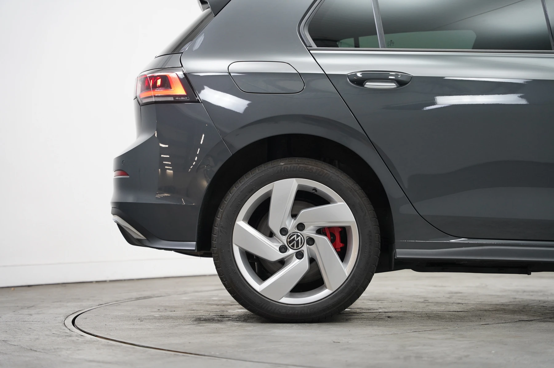 Volkswagen-Golf-image-33